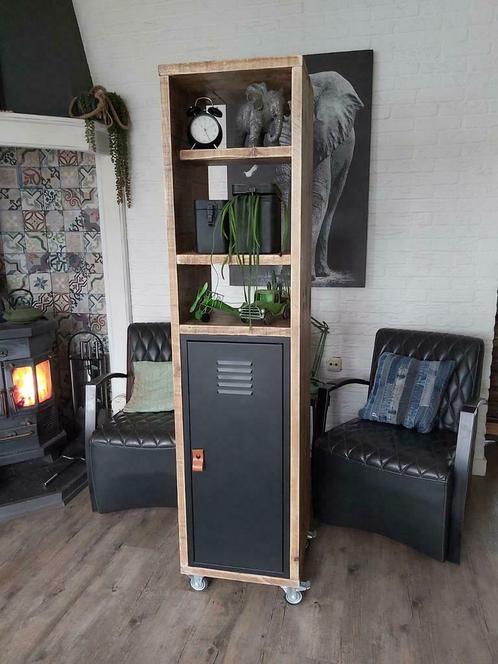 smalle wandkast industrieel